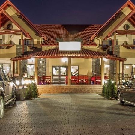Sîndominic Aranykakas Etterem Es Panzio Bed & Breakfast エクステリア 写真
