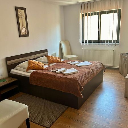 Sîndominic Aranykakas Etterem Es Panzio Bed & Breakfast エクステリア 写真