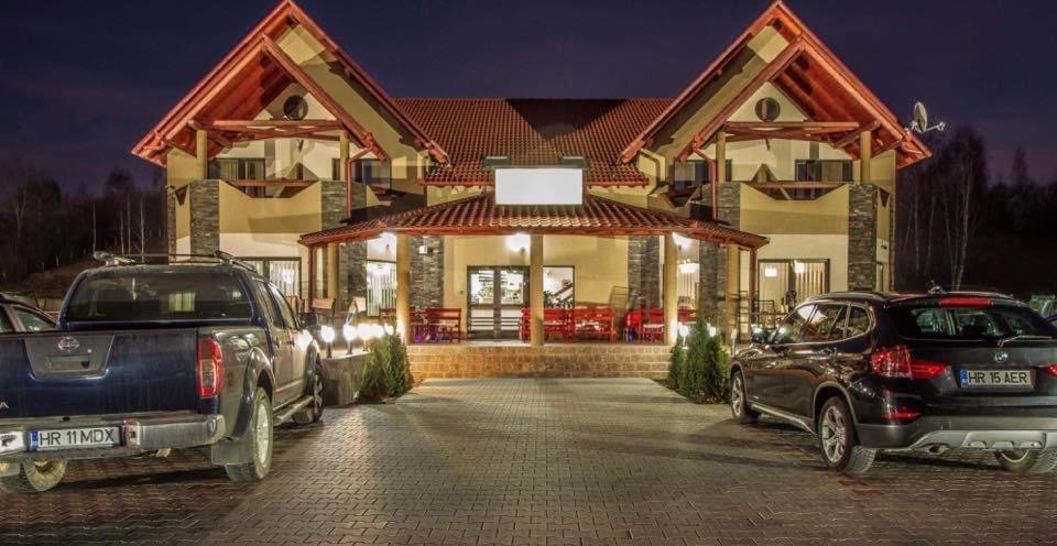 Sîndominic Aranykakas Etterem Es Panzio Bed & Breakfast エクステリア 写真