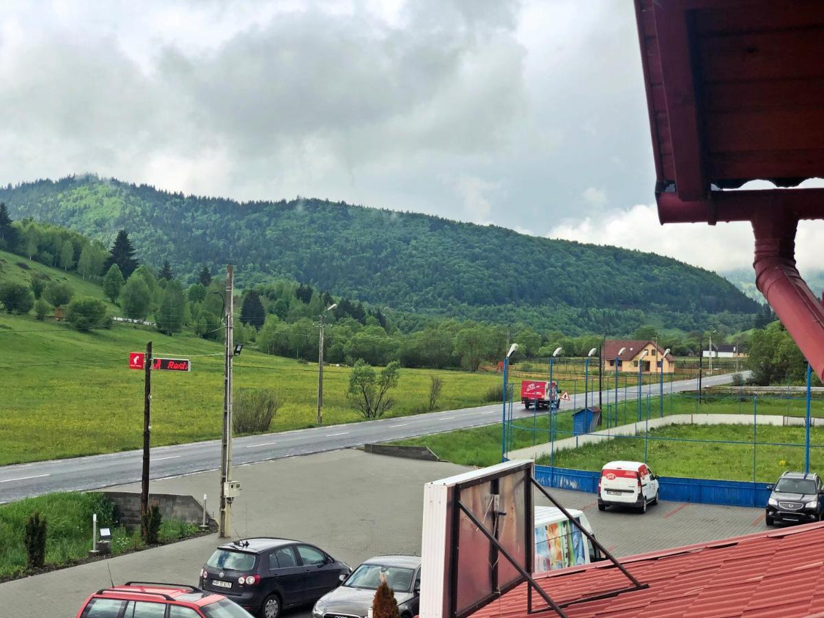 Sîndominic Aranykakas Etterem Es Panzio Bed & Breakfast エクステリア 写真