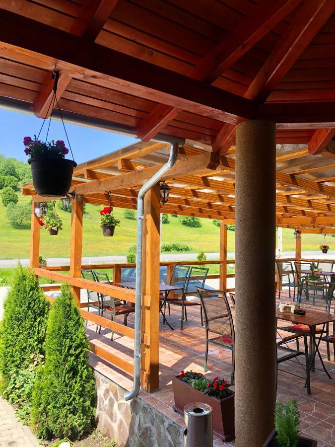 Sîndominic Aranykakas Etterem Es Panzio Bed & Breakfast エクステリア 写真