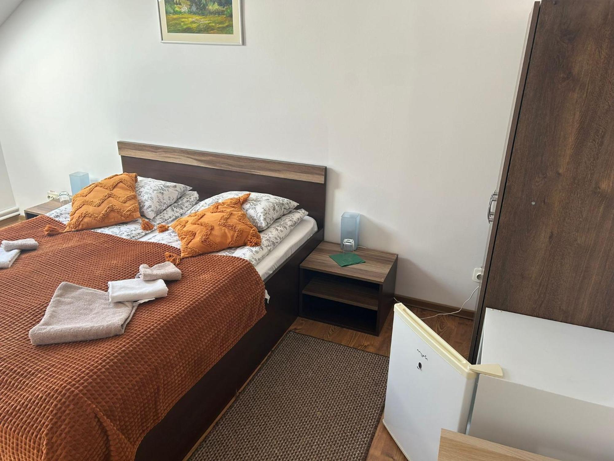 Sîndominic Aranykakas Etterem Es Panzio Bed & Breakfast エクステリア 写真